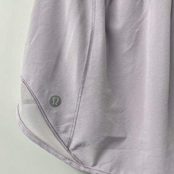 Lululemon 8 Hotty Hot Short II 2.5" Faint Lavender Swift W7AHQR - Picture 8 of 9